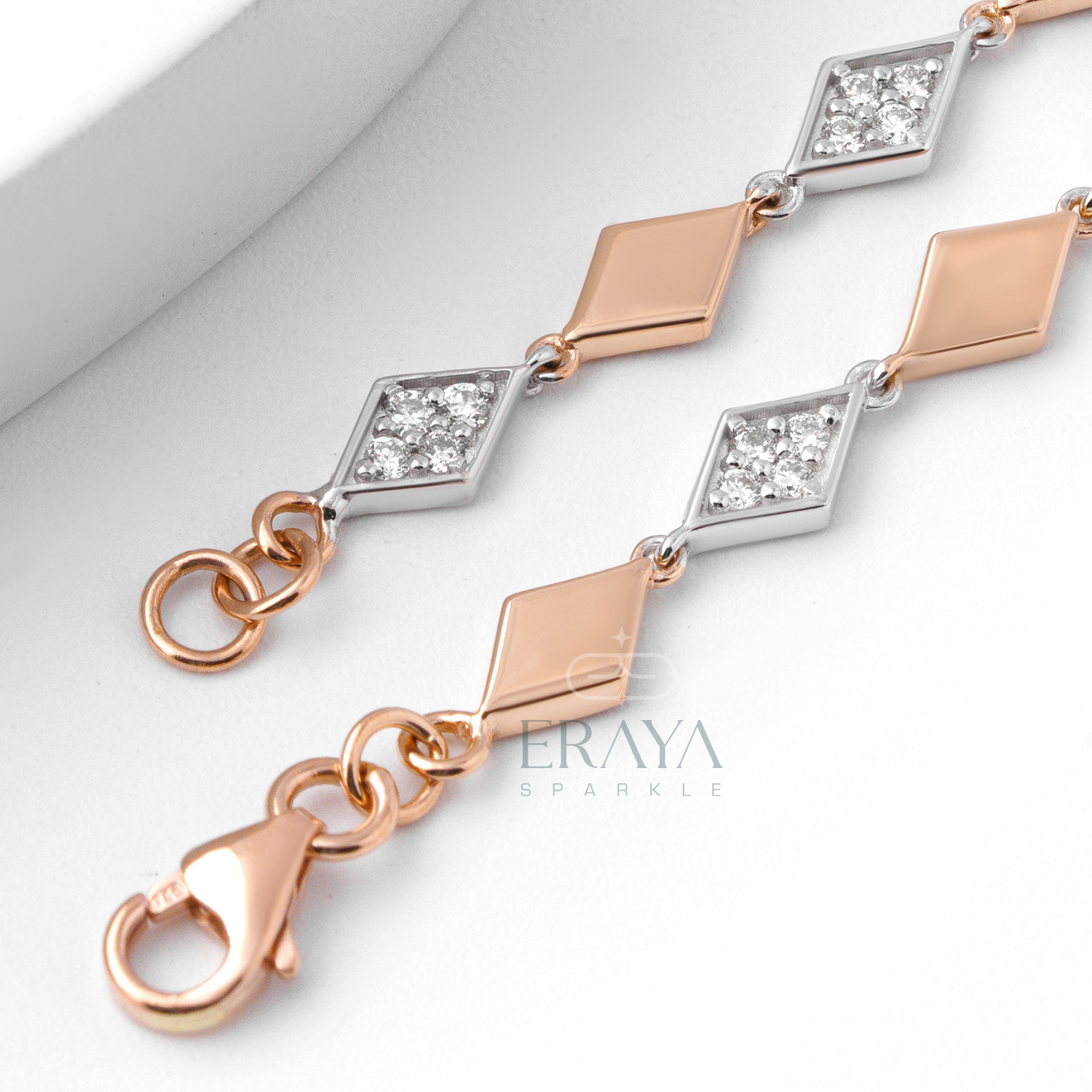 Close-up of rhombus pavé links with round diamonds – IGI GIA certified labgrown diamond