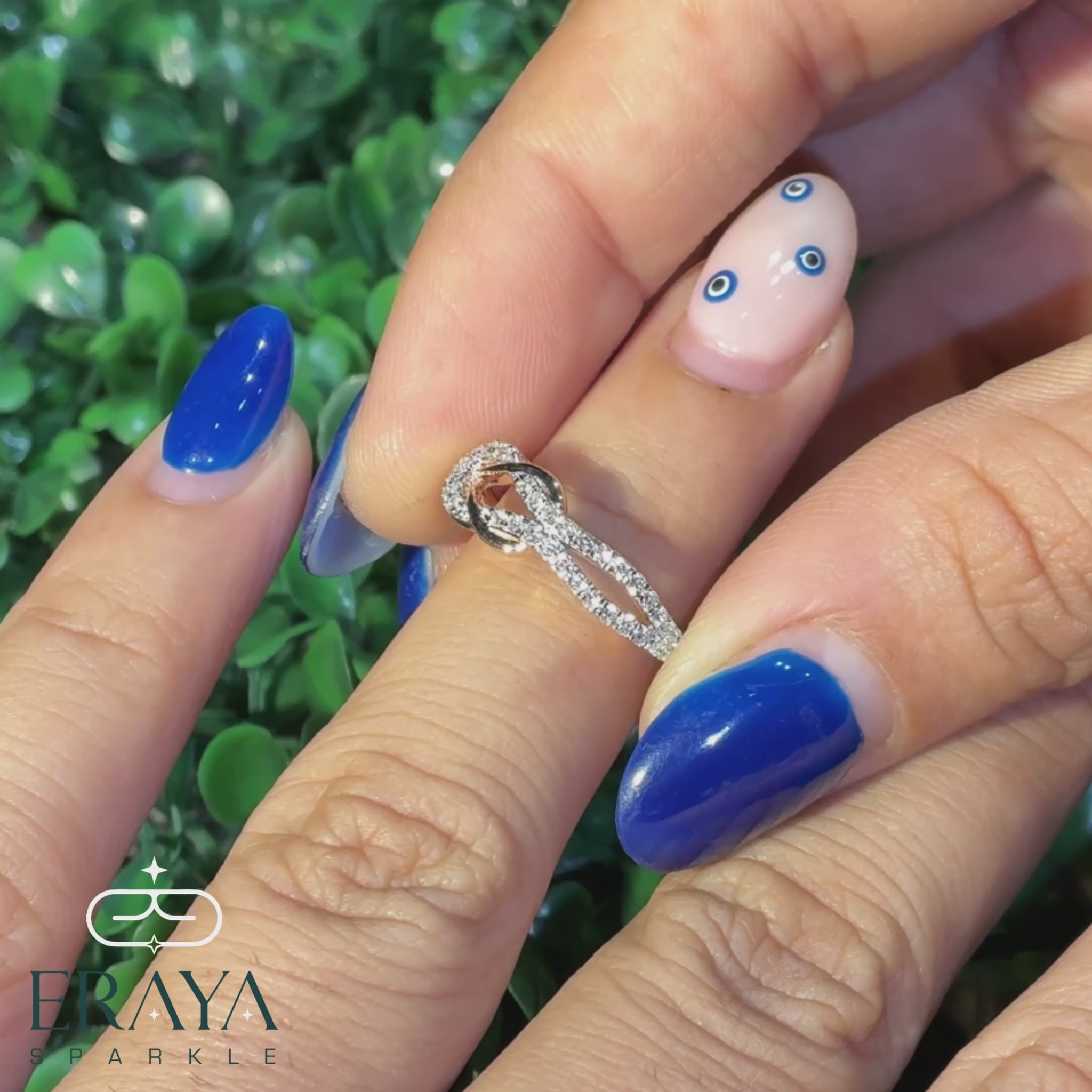 Elegant gold knot ring with sparkling diamonds